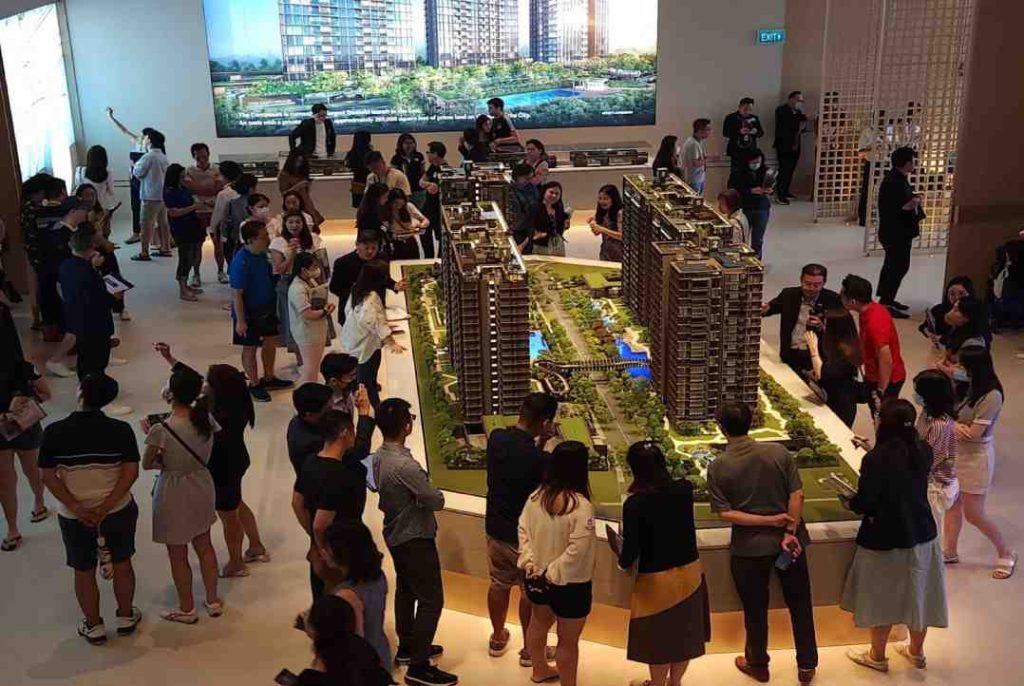 The-Continuum-Showflat-Preview-Crowd