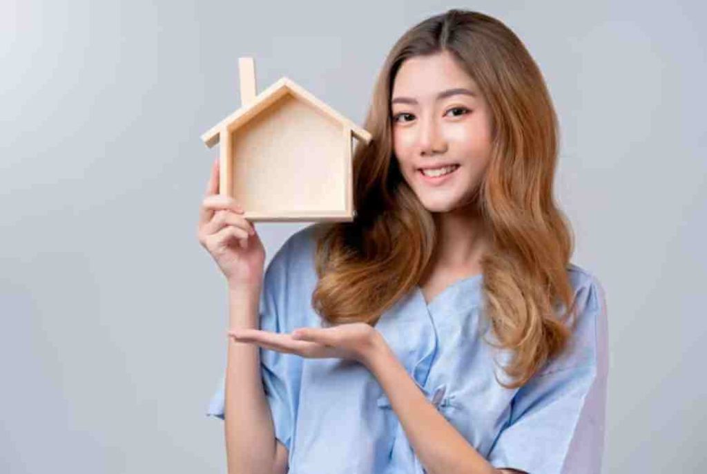 Asian-Female-Realtor-Image
